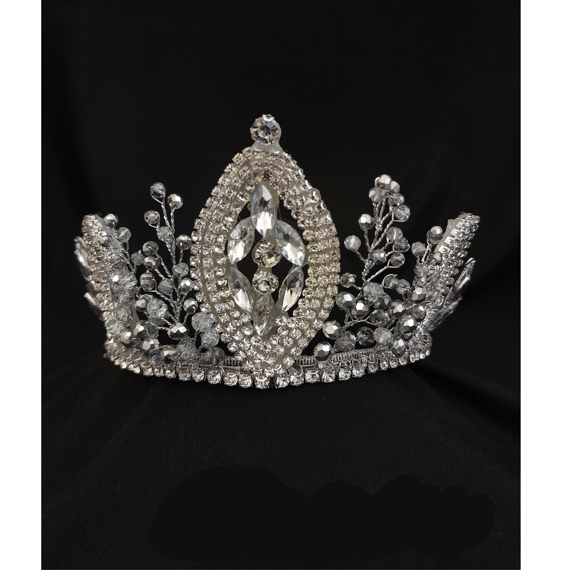 Eleganz in jedem Glanz – Die Kristallhochzeits-Tiara