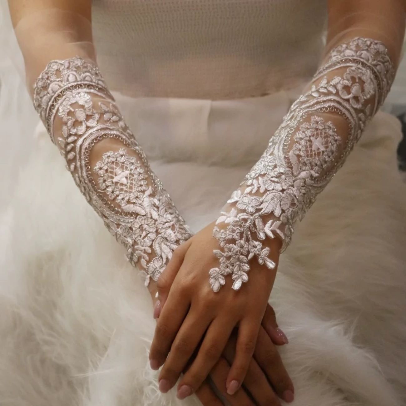 Elegante, verzierte Brauthandschuhe ohne Finger – Für Hochzeiten und besondere Anlässe