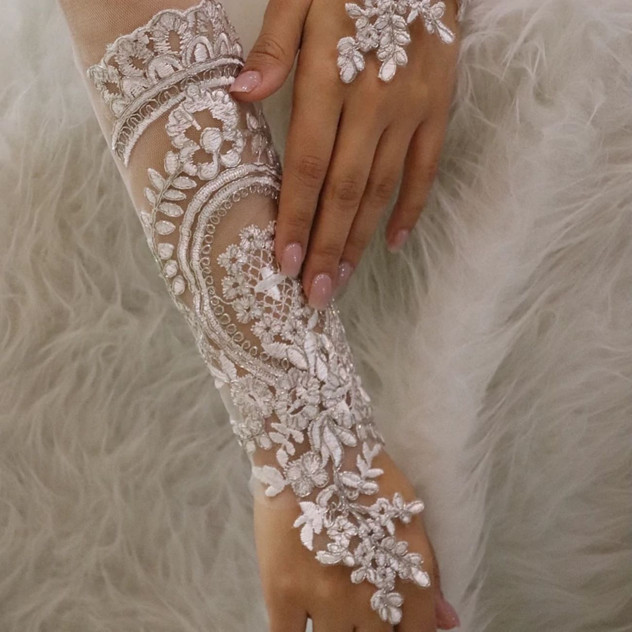 Elegante, verzierte Brauthandschuhe ohne Finger – Für Hochzeiten und besondere Anlässe