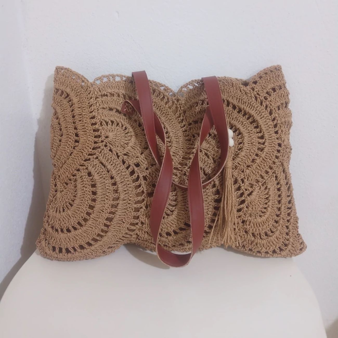 Elegante handgewebte Raffia-Handtasche – Gefertigt aus weichem Papiergarn