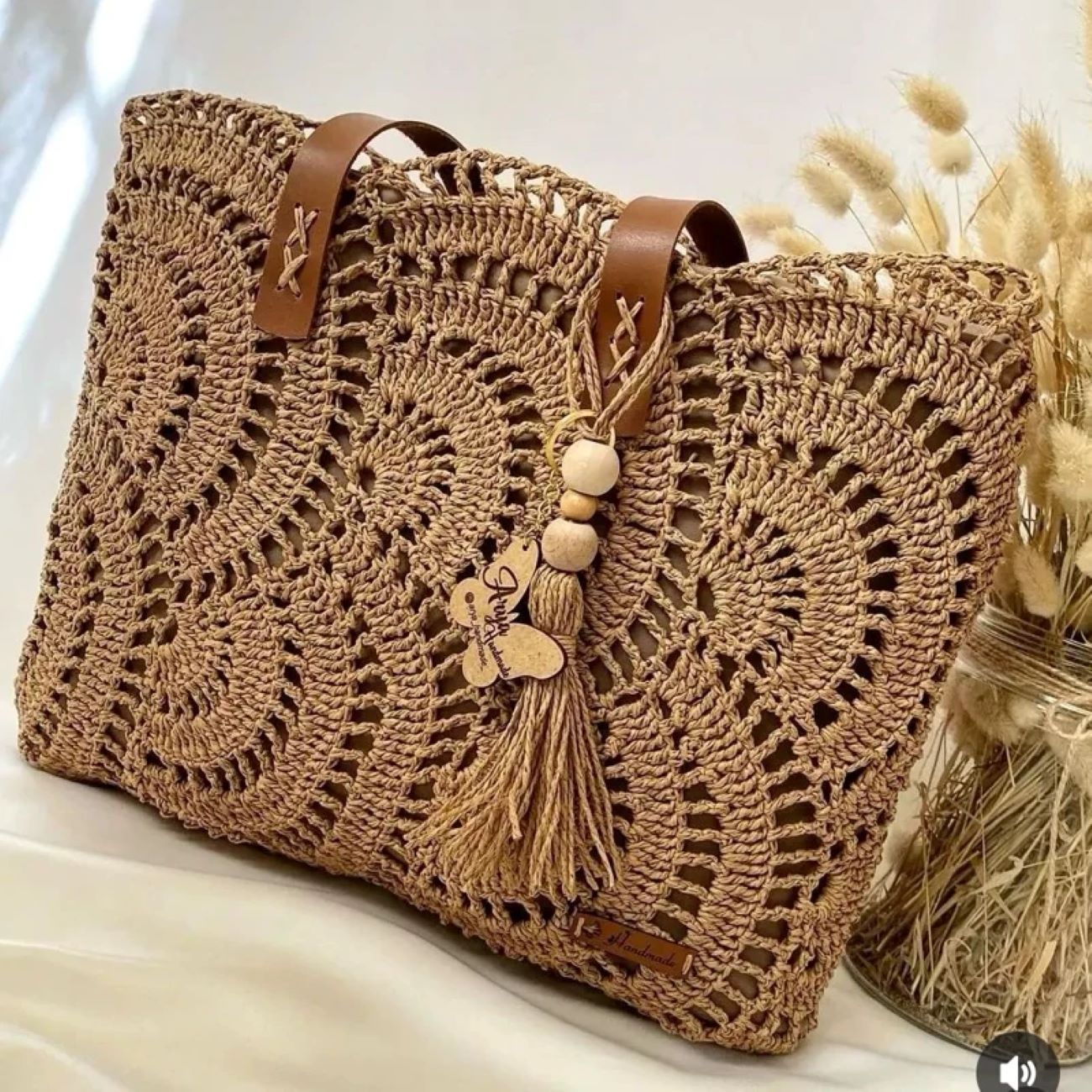 Elegante handgewebte Raffia-Handtasche – Gefertigt aus weichem Papiergarn
