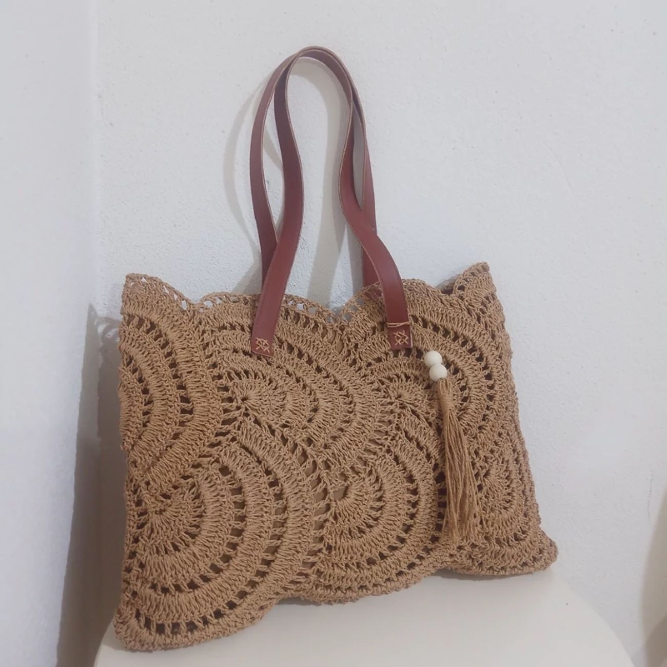 Elegante handgewebte Raffia-Handtasche – Gefertigt aus weichem Papiergarn