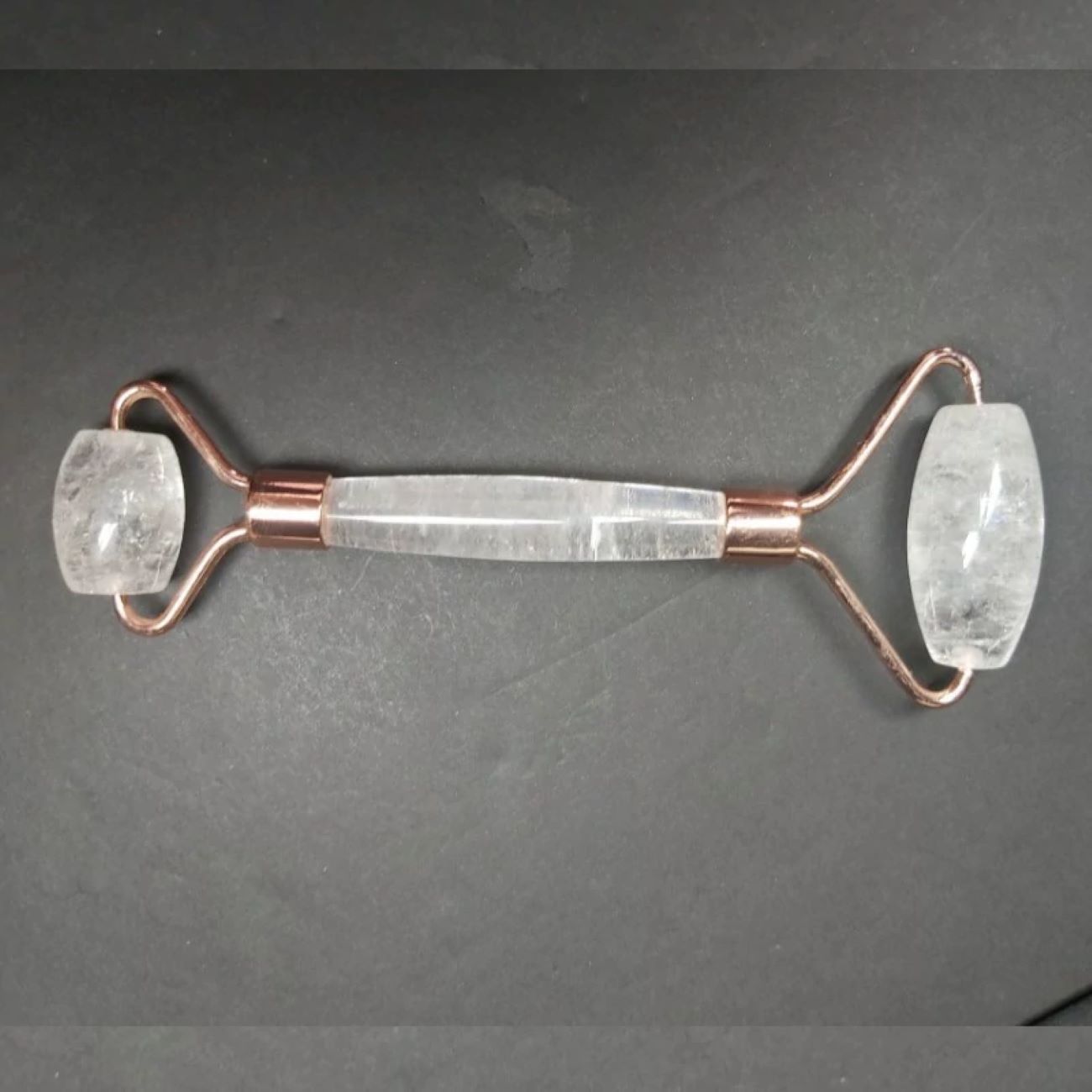 Gesichtsmassage-Roller mit hochwertigem Naturkristallquarz – Zur Reduzierung feiner Linien
