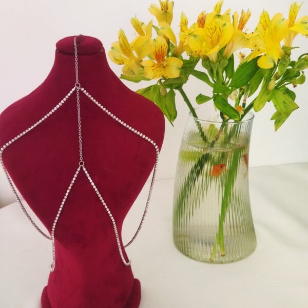 Fashionable-Thigh-Chain-–-Adds-Edge-to-Your-Street-Style