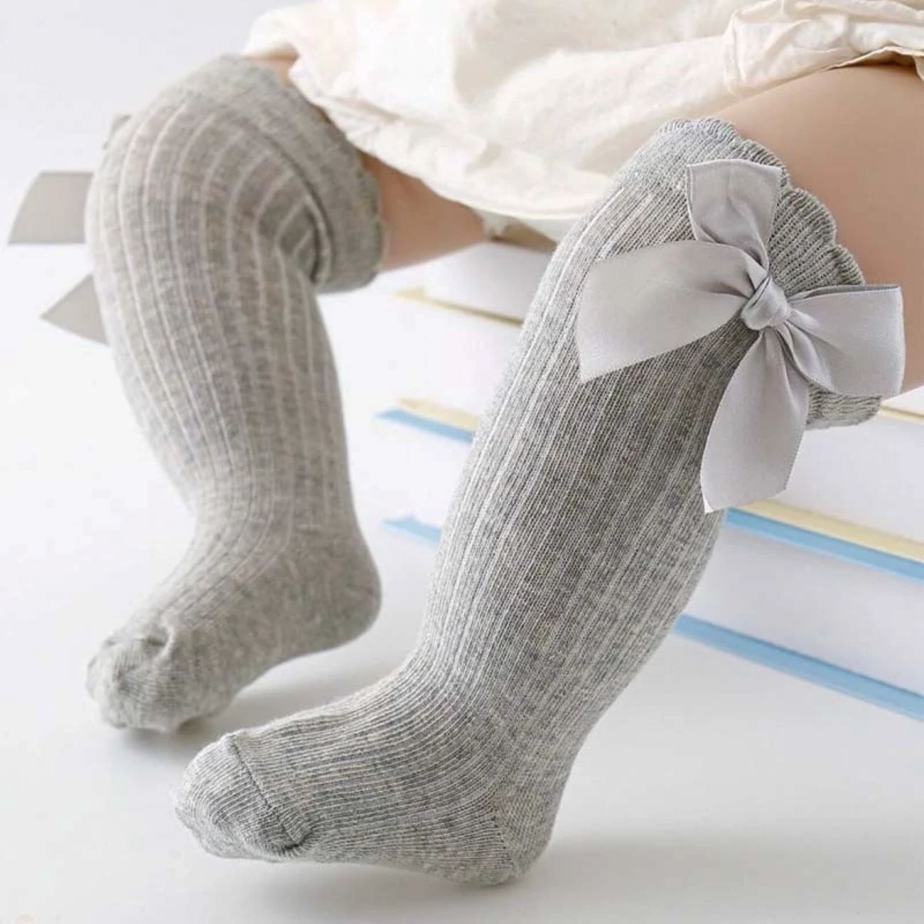 Lange Kleid Socken für Mädchen mit Schleife – Premium-Qualität aus grauer Baumwolle