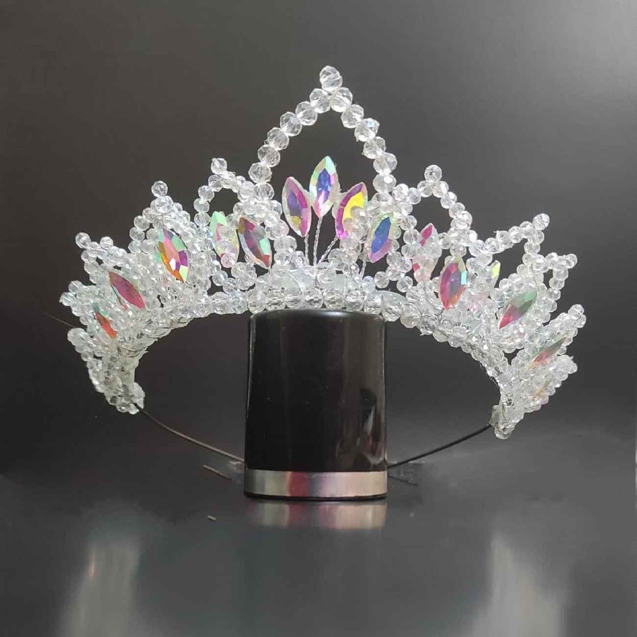 Glänzende Anmut – Ein Kristall-Tiara für deinen Hochzeitstag