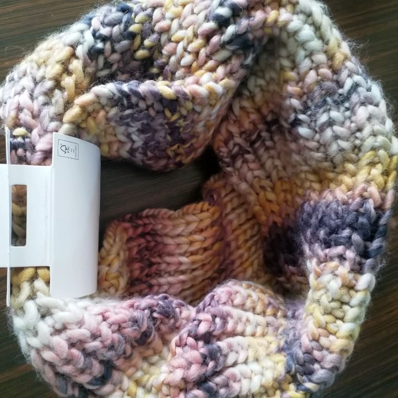 Handgemachter Damen-Strickring-Schal – Kuschelig und elegant für kaltes Wetter