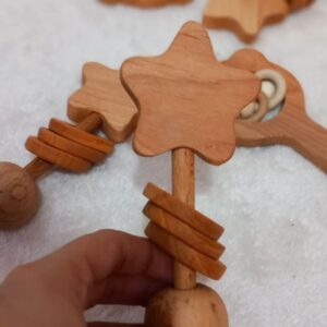 Handgemachte Holzstern-Rassel – Sicheres & umweltfreundliches Babyspielzeug