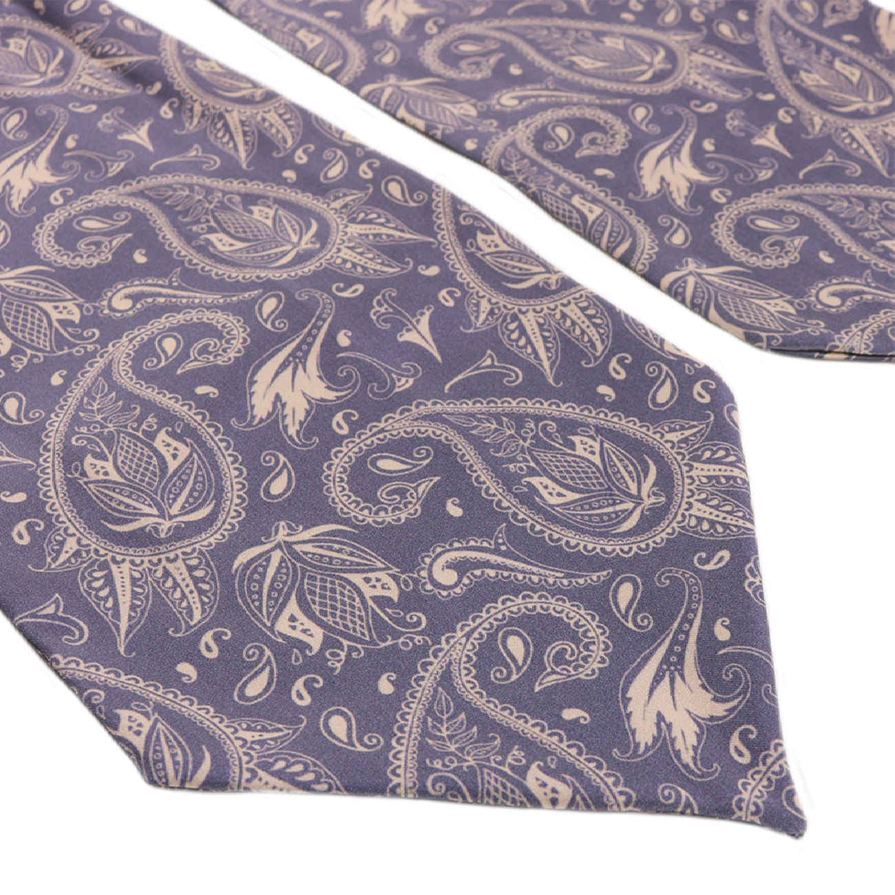 Herren-Ascot-Krawatte – Perfekt für Hochzeiten mit lila Paisley-Muster