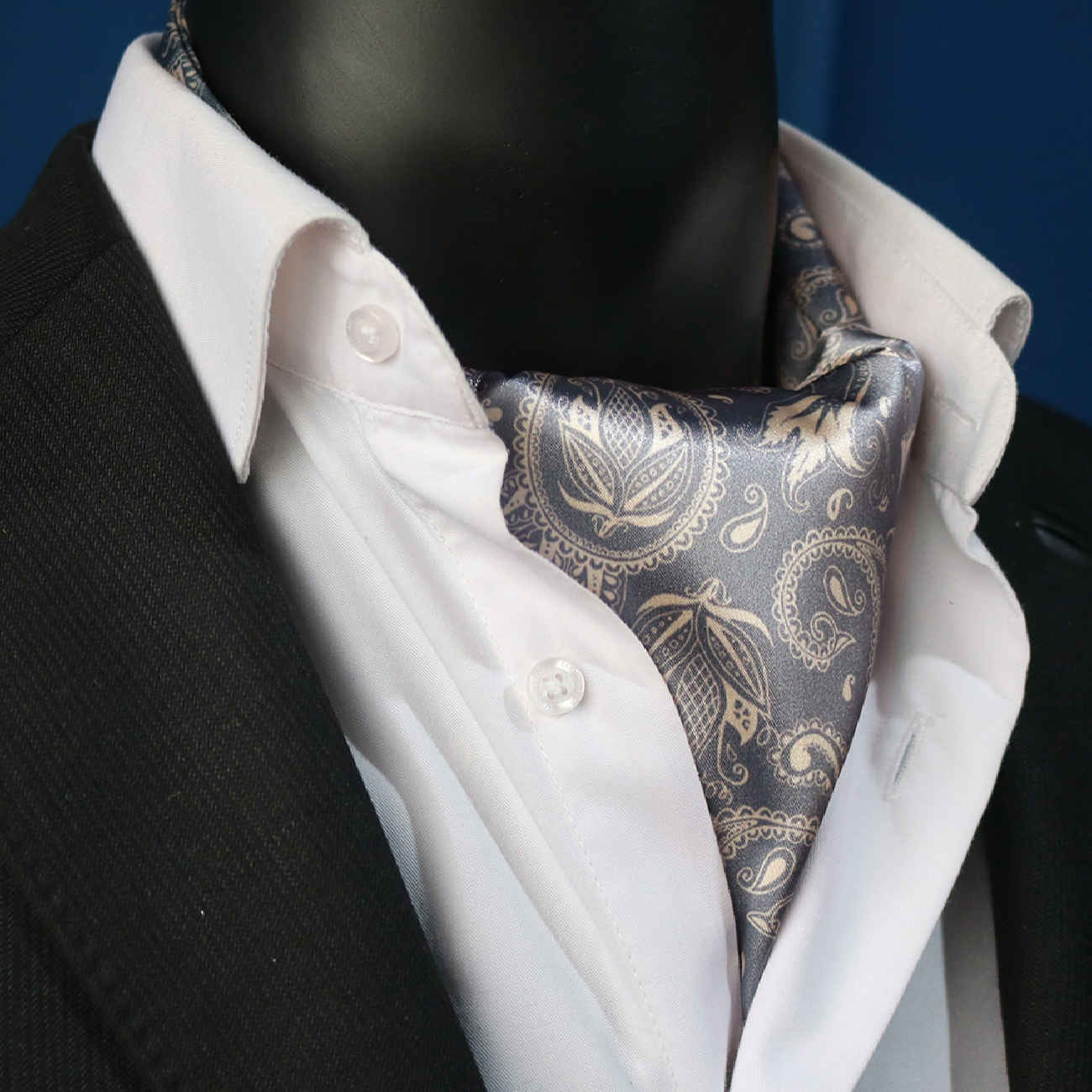 Herren-Ascot-Krawatte – Perfekt für Hochzeiten mit lila Paisley-Muster