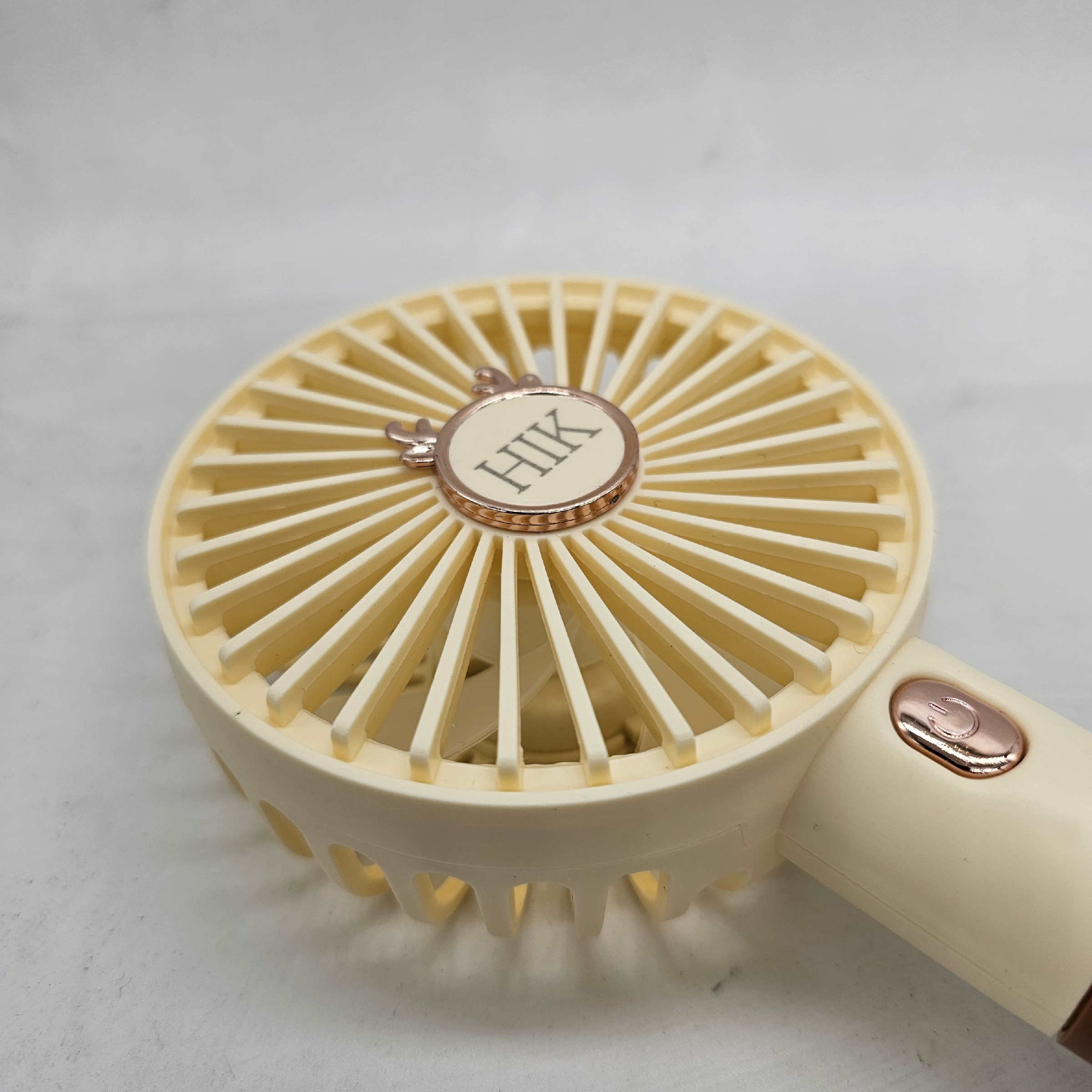 Mini-Handventilator von Hak – Leicht und einfach zu transportieren
