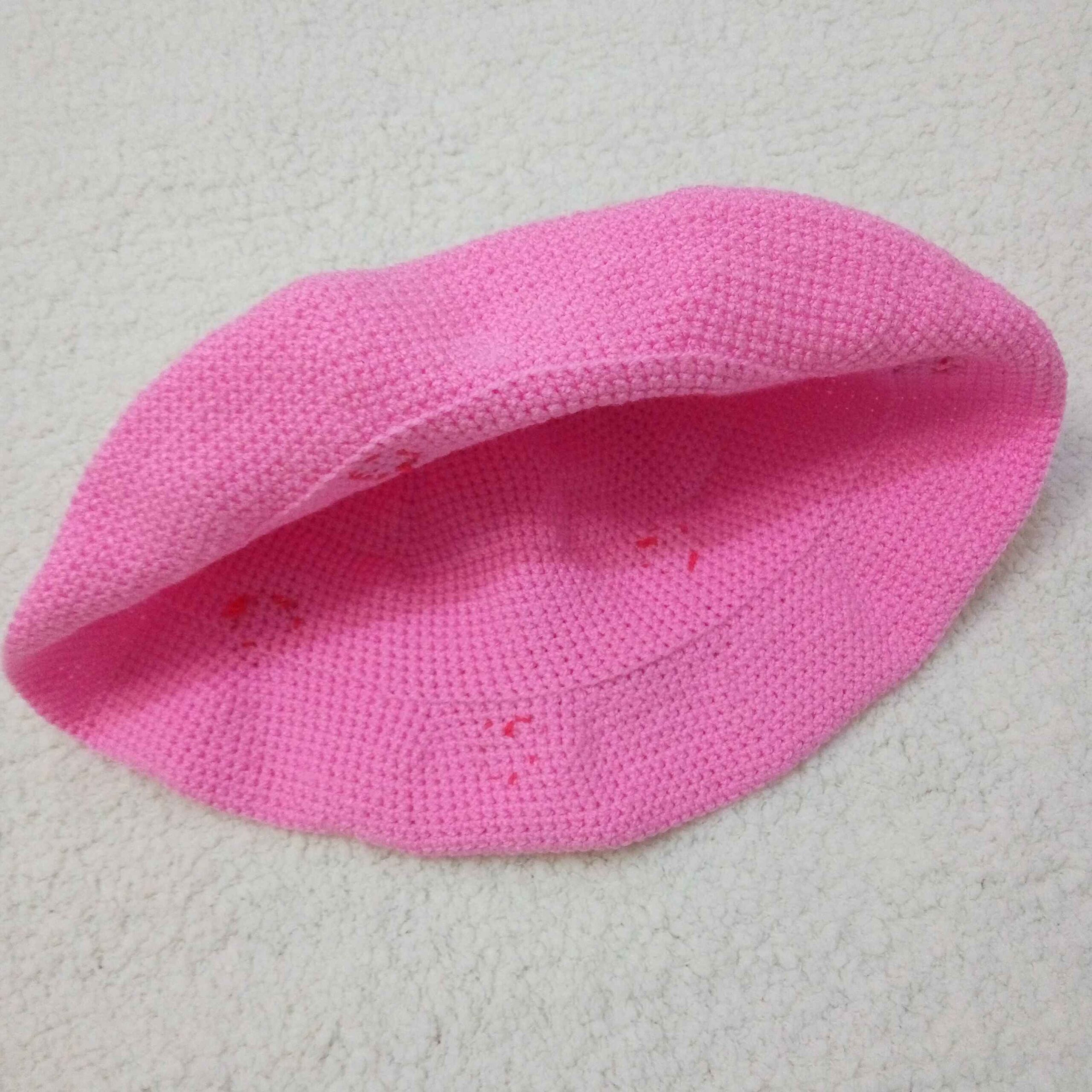 Rosa Erdbeer gehäkelter Bucket Hat – Geeignet für Outdoor-Aktivitäten und Musikveranstaltungen