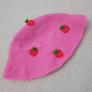 Rosa Erdbeer gehäkelter Bucket Hat – Geeignet für Outdoor-Aktivitäten und Musikveranstaltungen