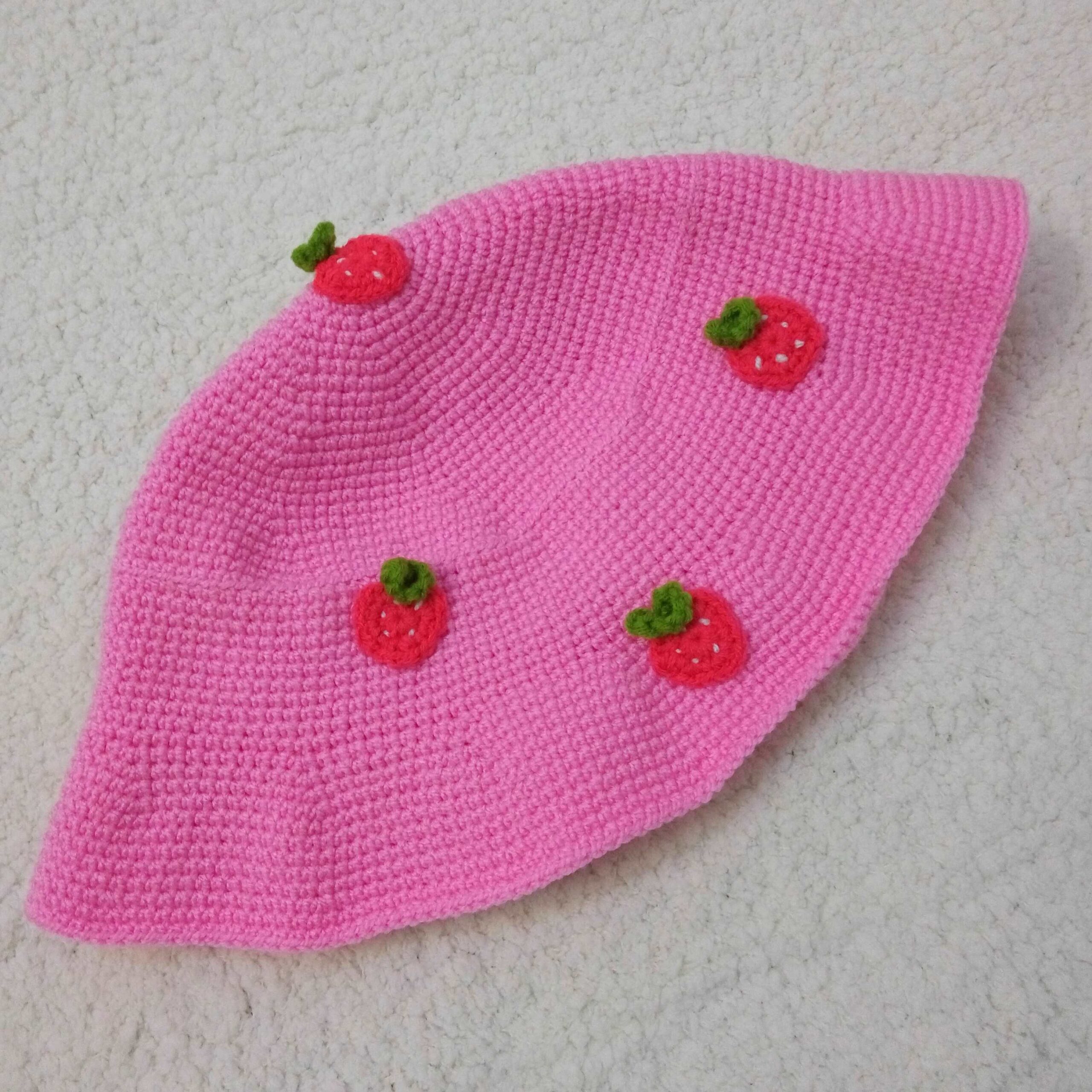 Rosa Erdbeer gehäkelter Bucket Hat – Geeignet für Outdoor-Aktivitäten und Musikveranstaltungen