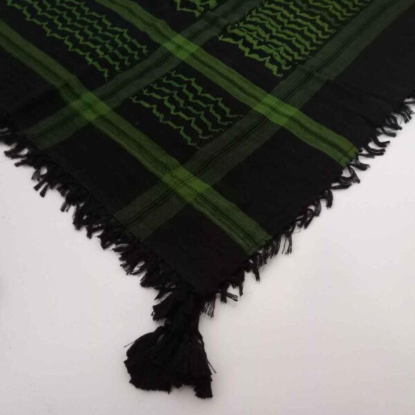 Shemagh-Scarf-Style-Traditional-Arabic-Checkered-Head-Covering-4