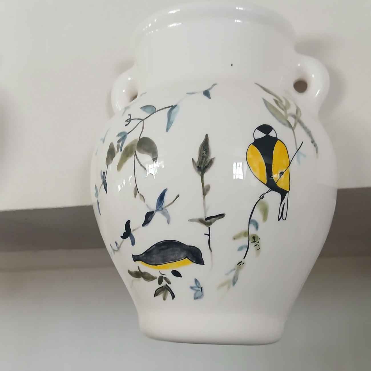 Wunderschöner Wandpflanzer im Landhausstil – Stil und Funktion für jeden Raum vereint