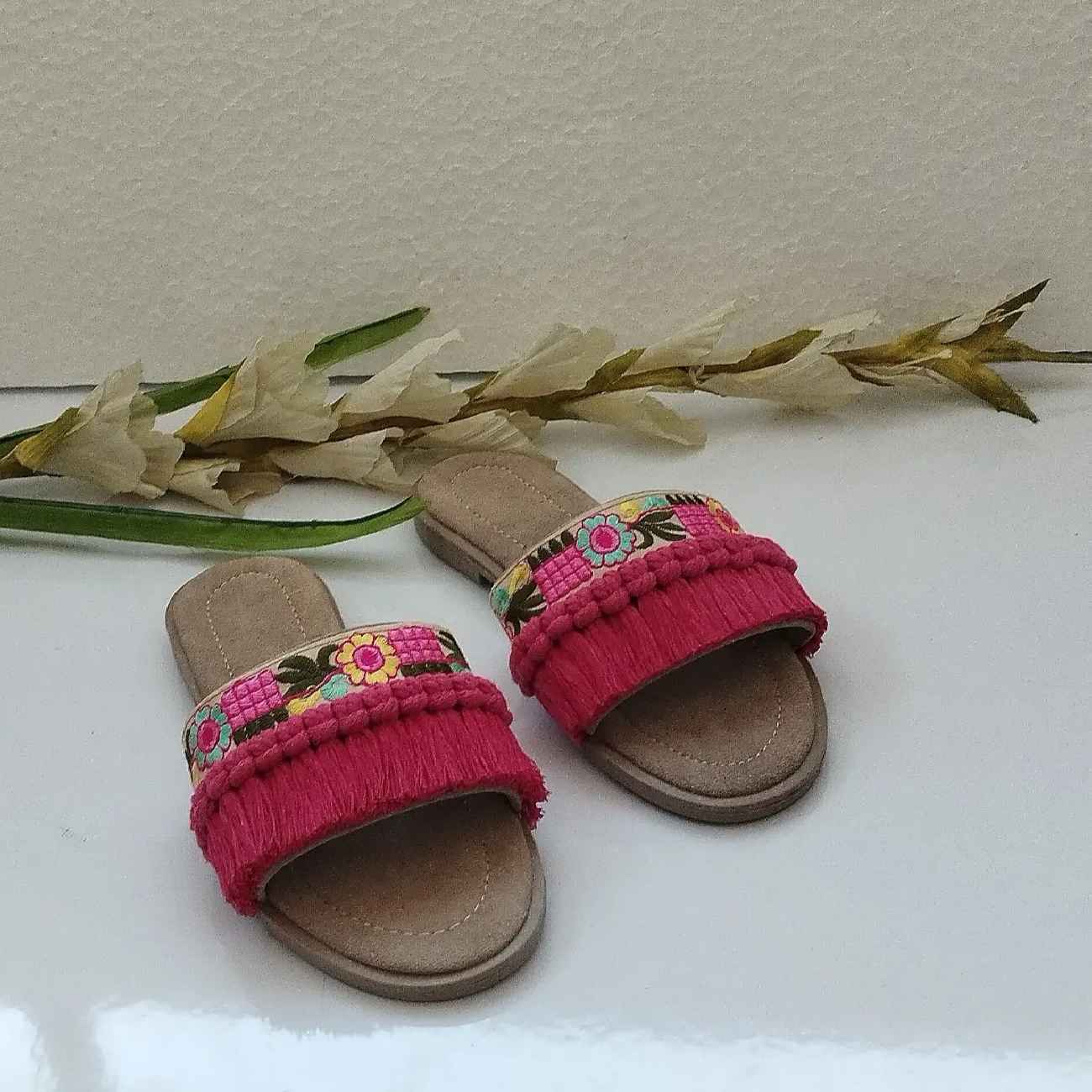 Stylische Makramee-Hausschuhe – Ideale Wahl für Party und Treffen mit Blumenmuster in Pink