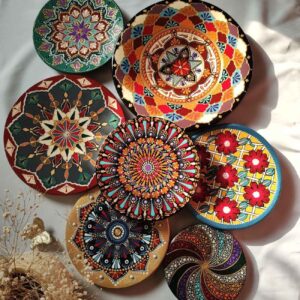 Traditionelle persisch inspirierte Tonteller – Handgemachte Dekoration (7-teilig)