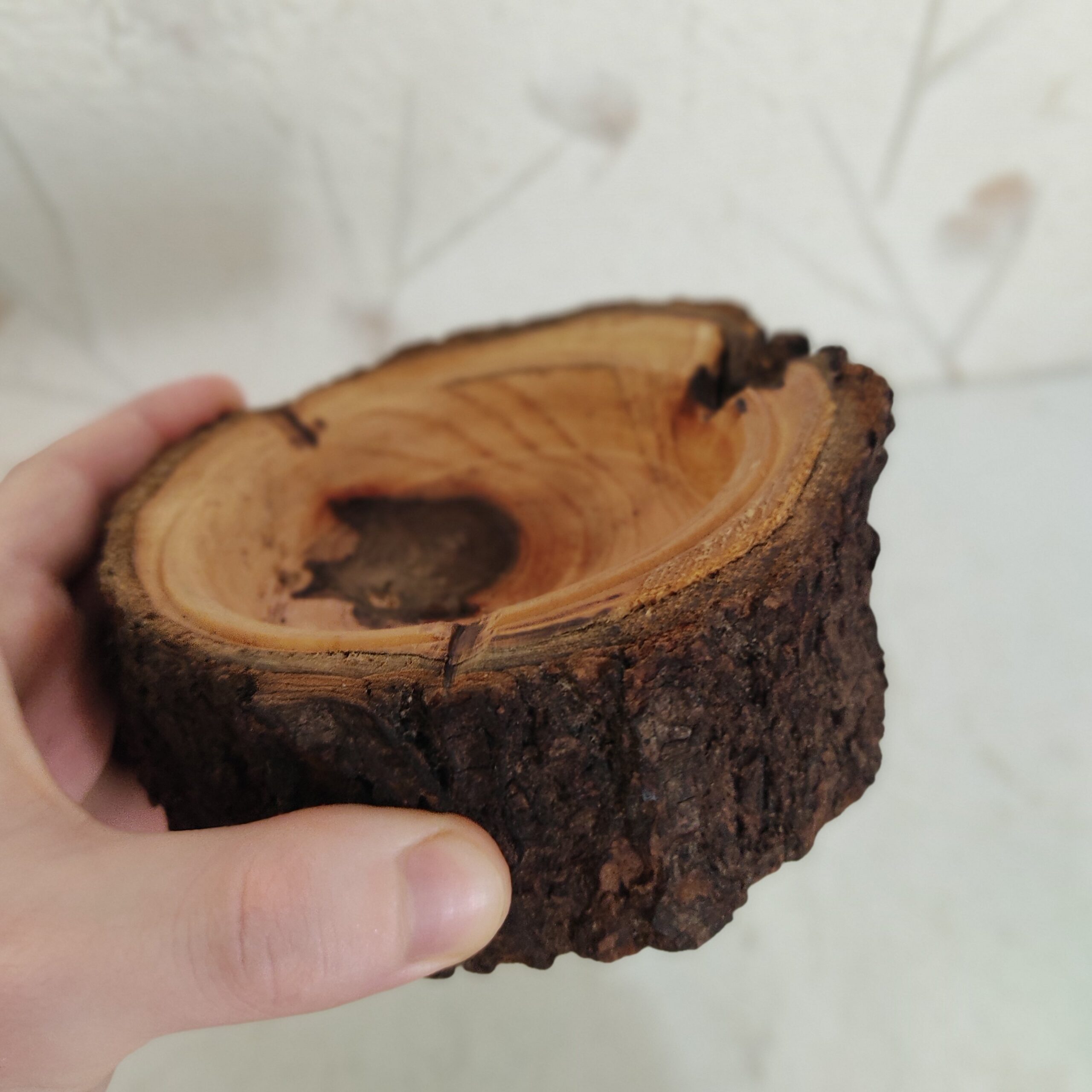 Harz-eingelassener Holzscheit-Aschenbecher – Für Innen- und Außenbereich geeignet