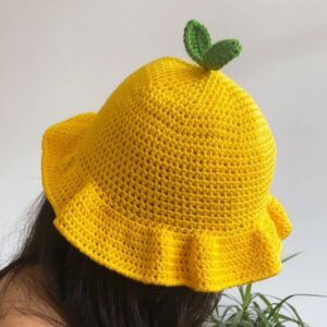 Einzigartiger handgemachter gehäkelter Bucket Hat im Zitronen-Design