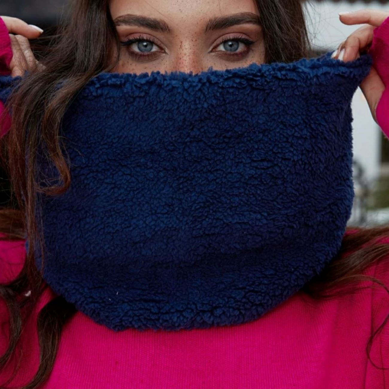 Winter-Cowl-Schal aus Teddy-Stoff – Weich und warm für kalte Tage