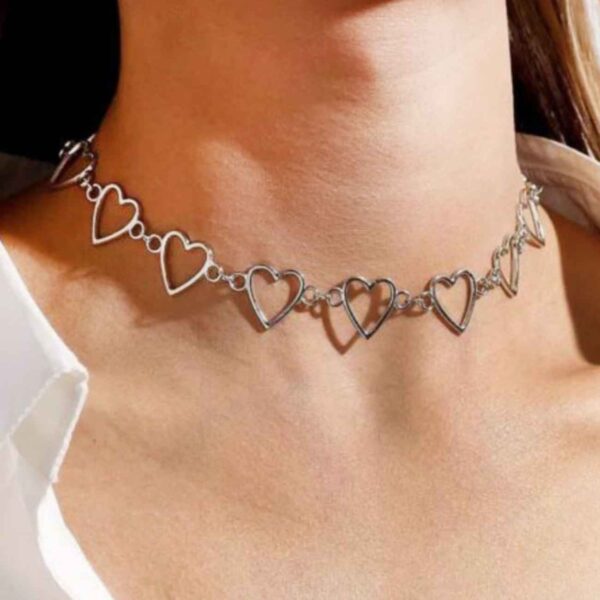 Womens-Choker-Necklace-Minimal-Chic-Suitable-for-Any-Outfit-with-Heart-Design-1