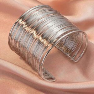 Damen-Manschettenarmband im Drahtdesign – Mehrreihig & farbbeständig
