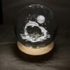 3D Kristall-Globus-Tischlampe, Romantisches Delfin- und Mond-Design-Modell