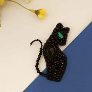 Charmante Perlen-Katzenbrosche – niedlich und farbenfroh