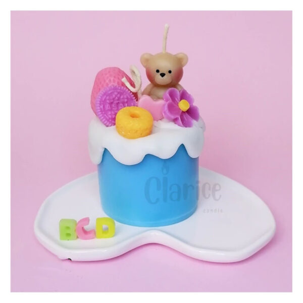 Handmade-Candle-Elegantly-Crafted-to-Look-Like-a-Delicious-Dessert-1-1