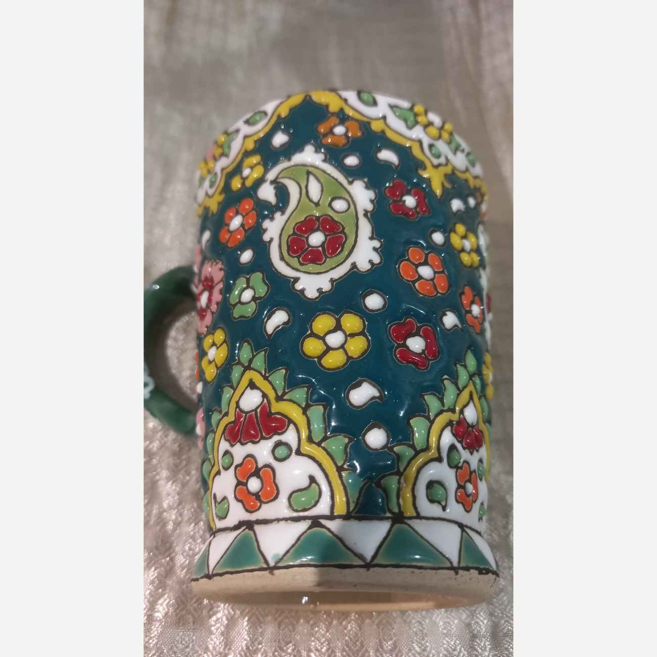 Handgefertigte Minakari-Tasse – Kunsthandwerkliche Keramik-Kaffeetasse, ideal für Küchenutensilien in Grün