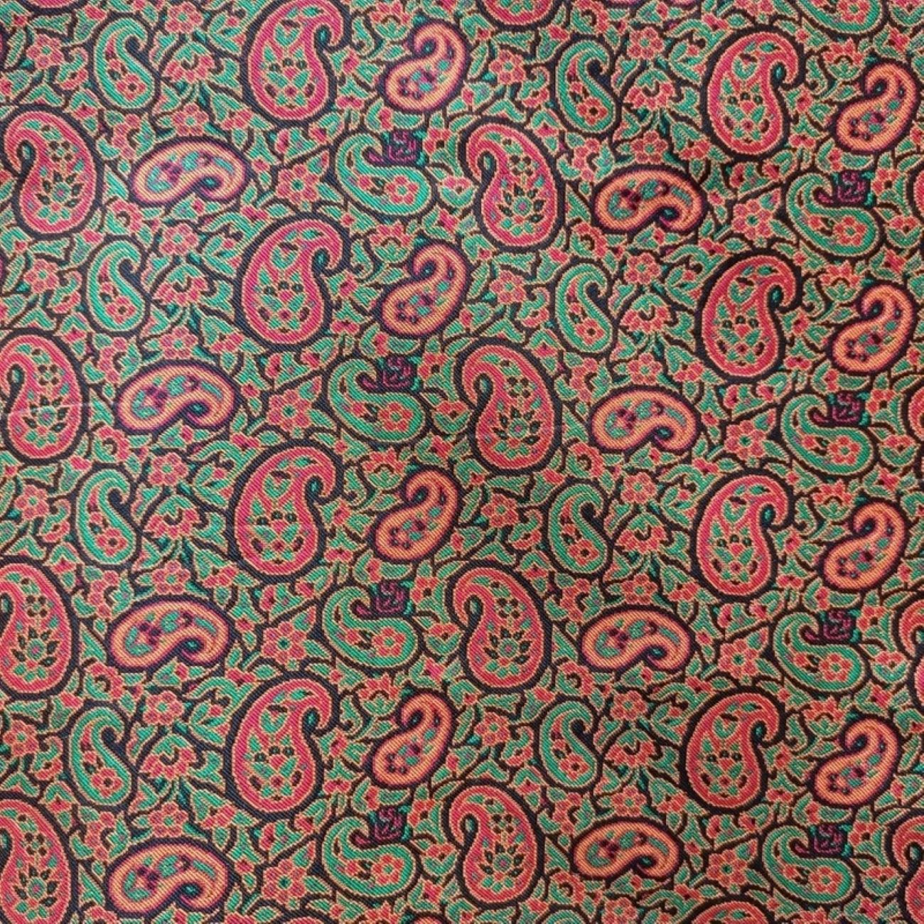 Tauche ein in die Pracht von Termeh – Ein Gewebe aus Geschichte und künstlerischem Erbe