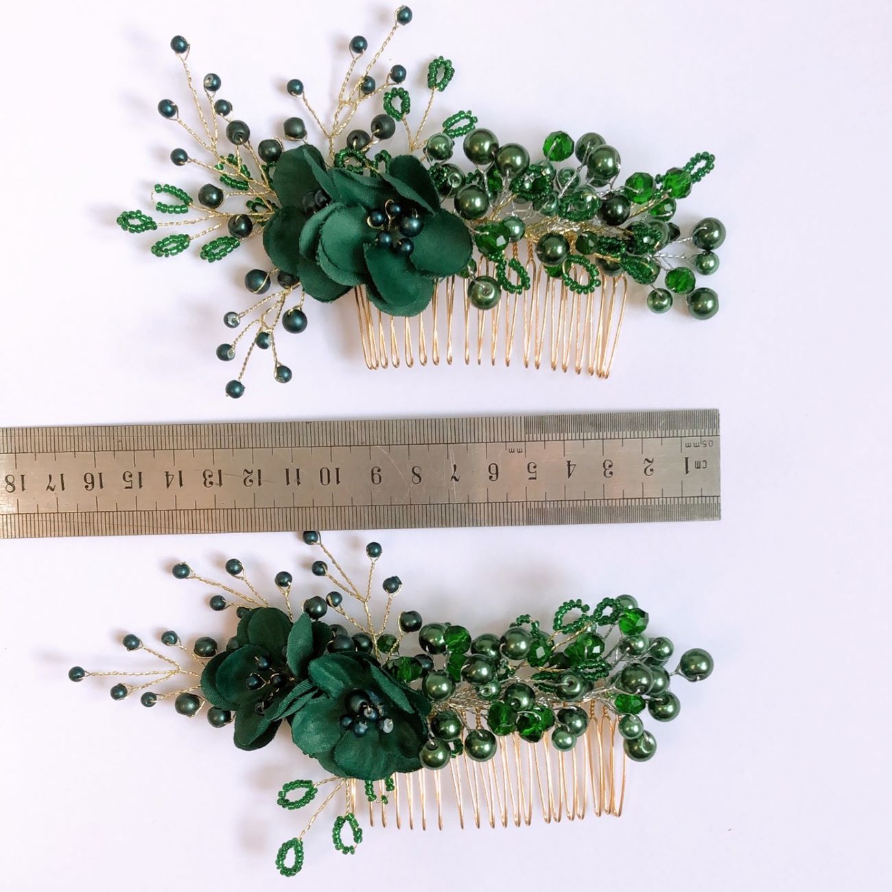 Metall-Haarkamm mit zarten Blumen, ideal für Zeremonien oder den Alltag – 2 Stück
