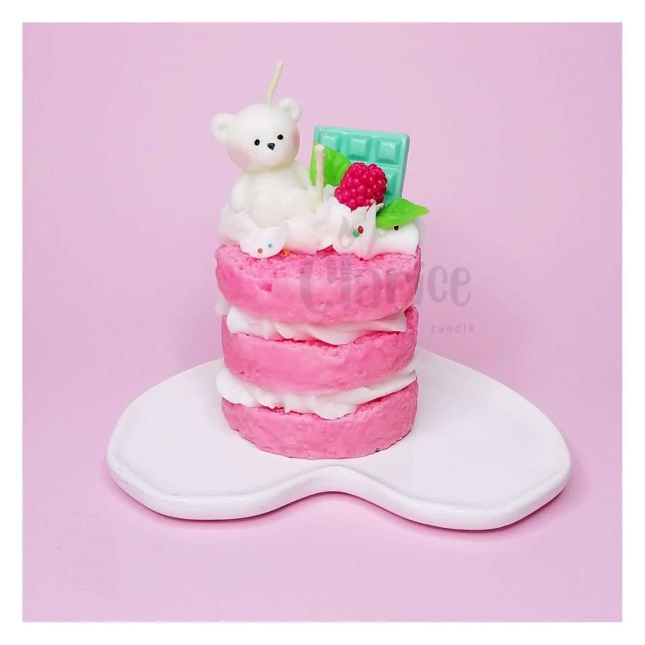 Rosa handgemachte Fancy-Kerze im Schichtkuchen-Stil mit Bär und Schokolade