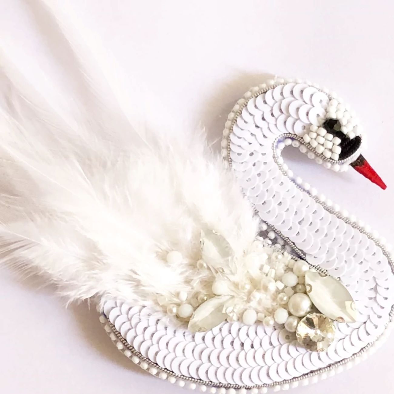 Schwan-Design Brosche – Wunder der Tierwelt, verleihen Sie Ihrem Look das gewisse Etwas