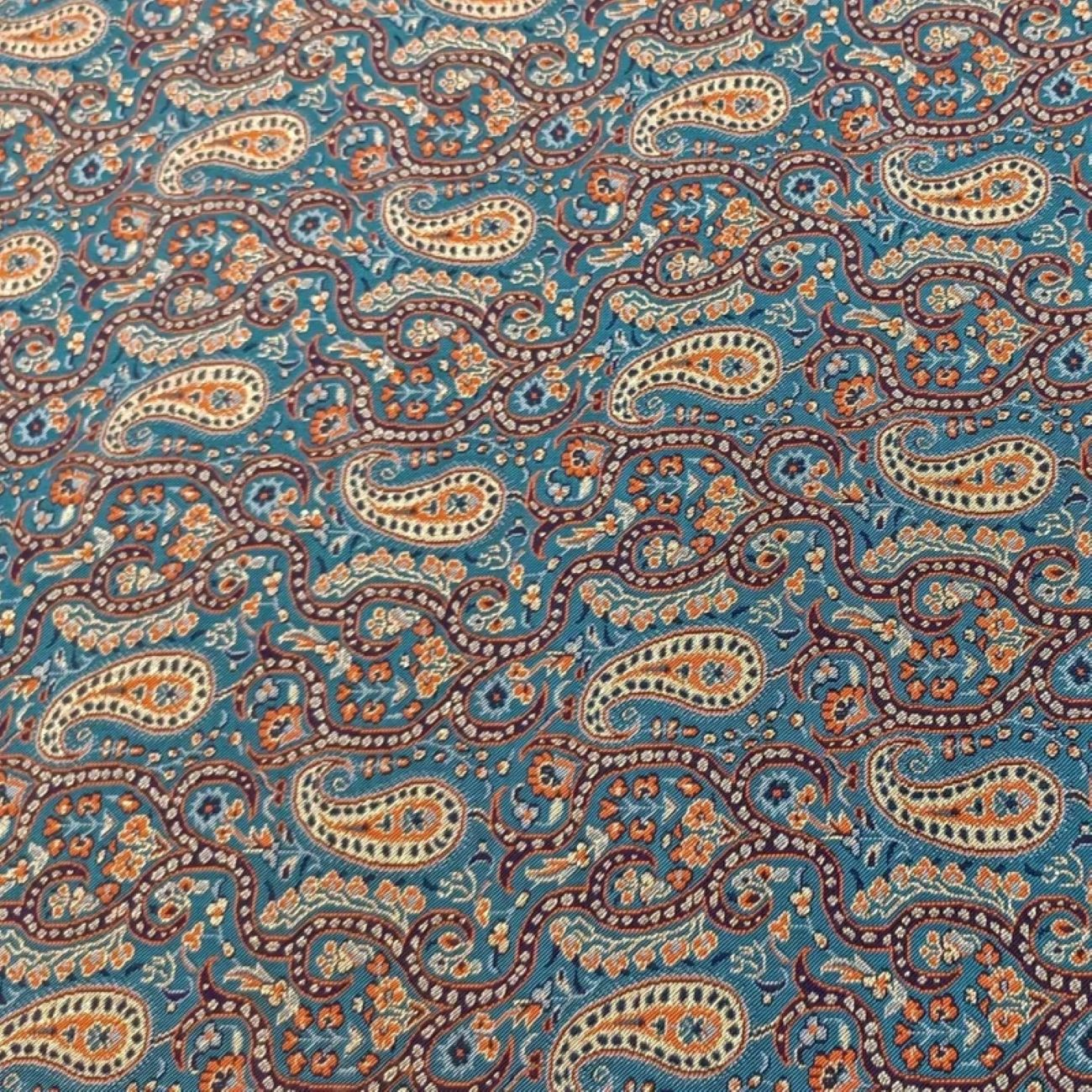 Die Kunstfertigkeit von Termeh: Jahrhunderte persischer Textiltradition und Raffinesse feiern