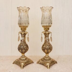 Zeitloser Bronze-Kerzenhalter mit Blumendetail verziert