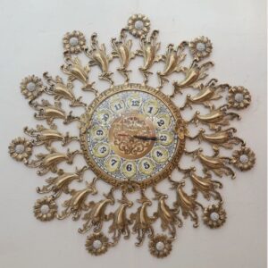Vintage-inspirierte Messing-Wanduhr – Verleiht jedem Raum ein historisches Flair