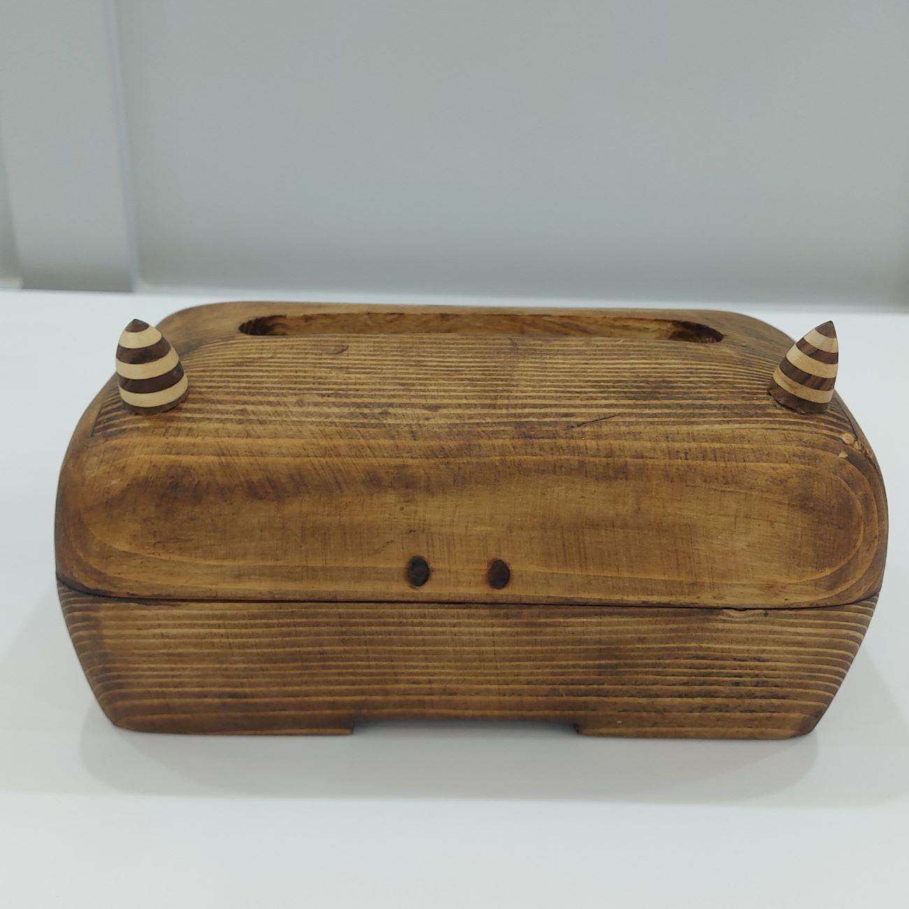 Handgefertigter Holz-Taschentuchhalter – Freundliches Monster-Design