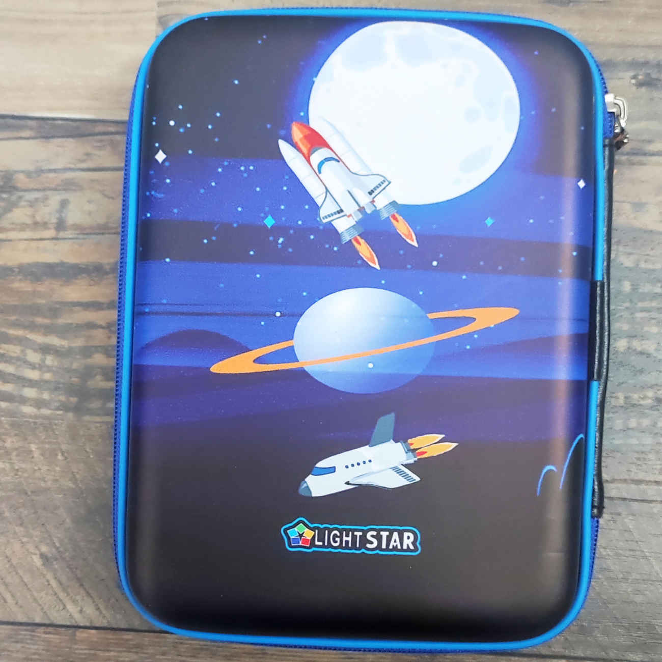 3D-Weltraum-Federmäppchen – robustes Kunststoffdesign für Kinder von Light Star