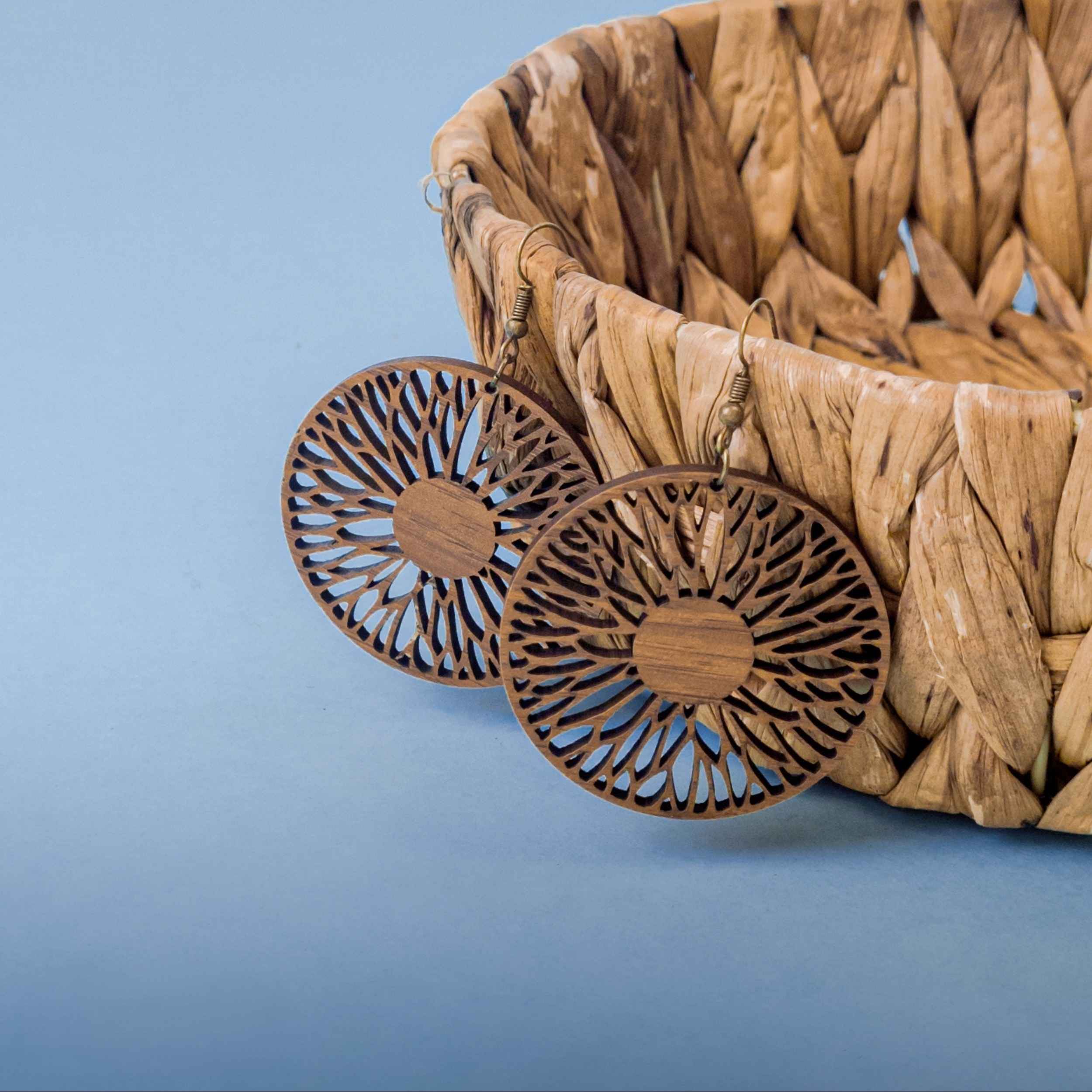Boho-Holzohrring – Leichter handgefertigter Schmuck für Naturliebhaber