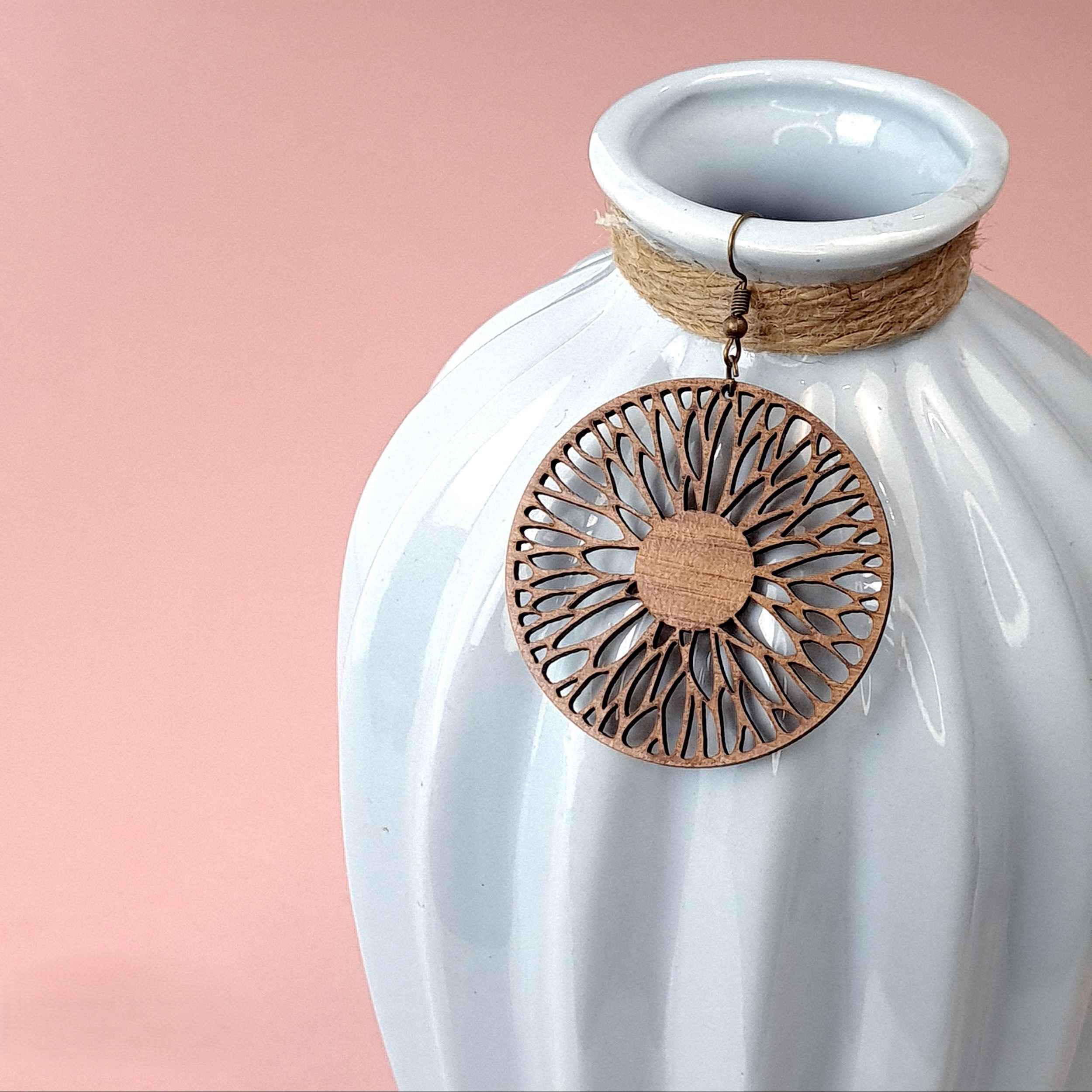 Boho-Holzohrring – Leichter handgefertigter Schmuck für Naturliebhaber