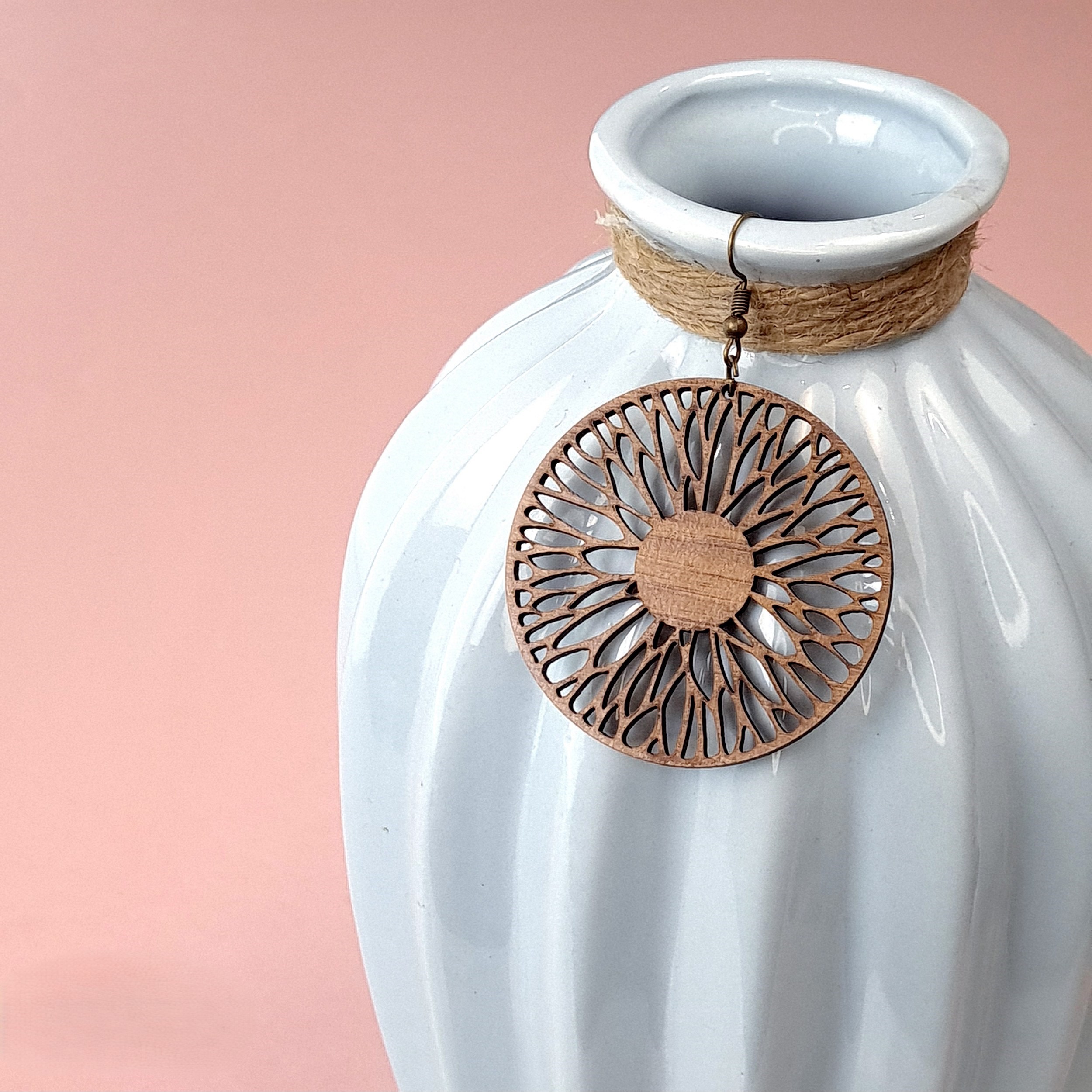 Boho-Holzohrring – Leichter handgefertigter Schmuck für Naturliebhaber