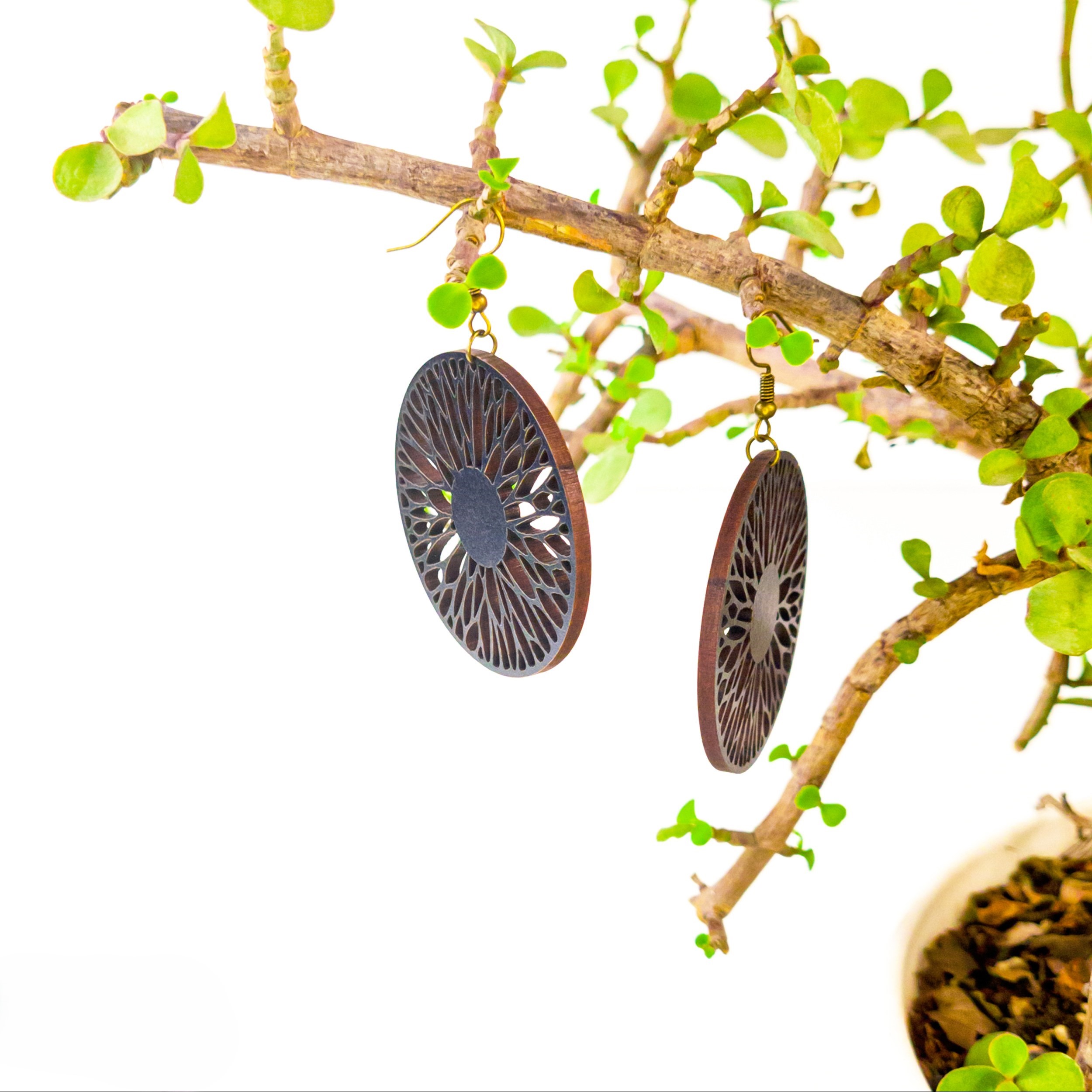 Boho-Holzohrring – Leichter handgefertigter Schmuck für Naturliebhaber
