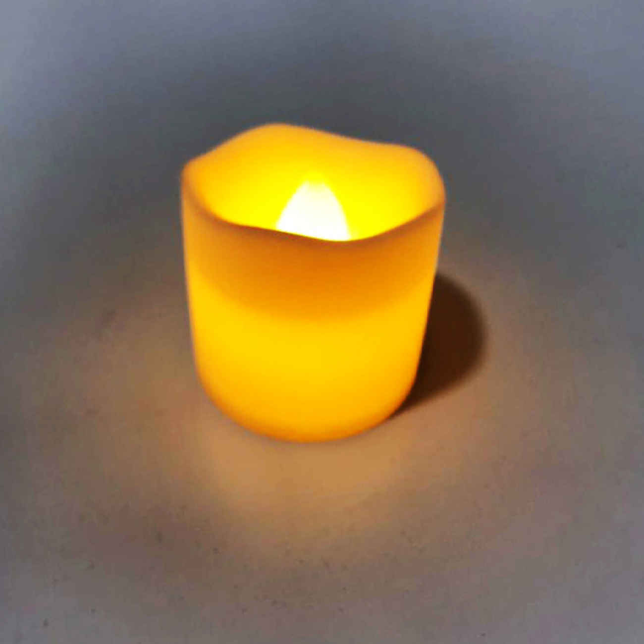 Brillante Zylindekerze – Elegant und perfekt proportioniert für jedes Ambiente