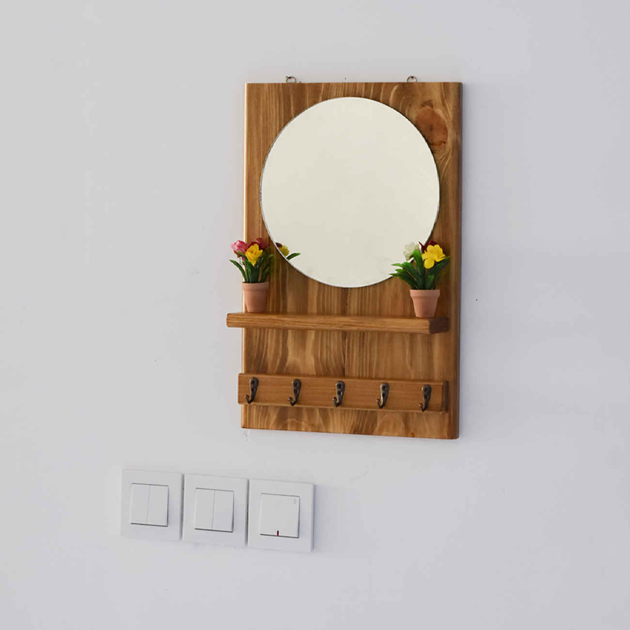Brauner Holz-Schlüsselhalter mit Spiegel – Stilvoller Wandorganizer für Eingangsbereich und Flur