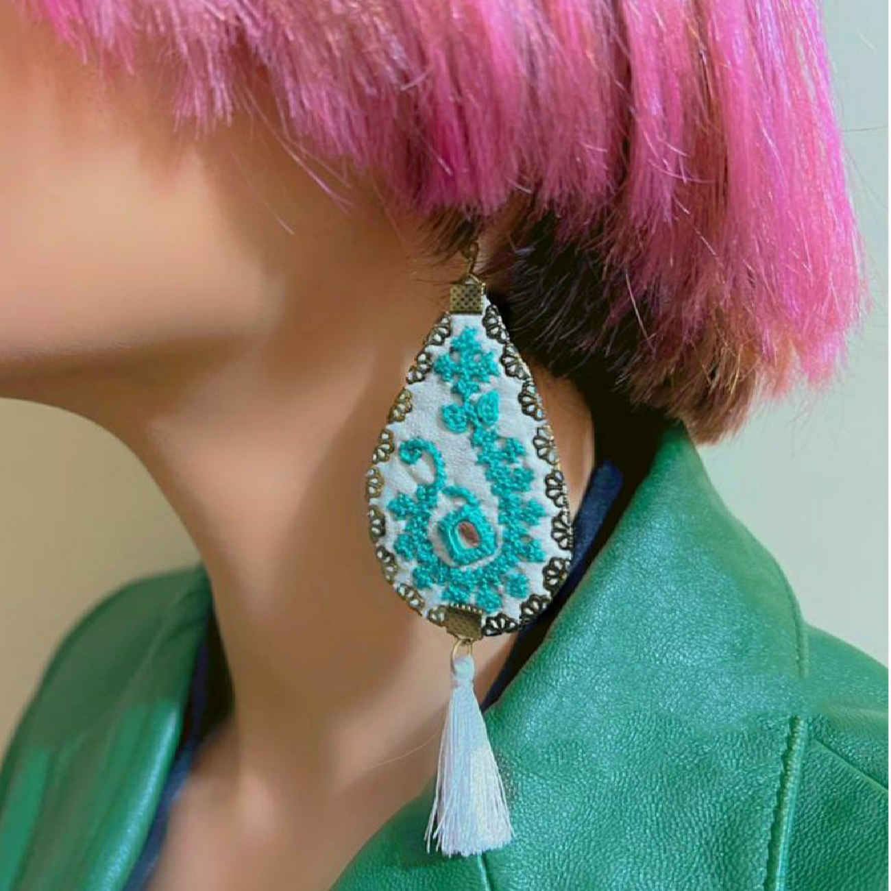 Kulturelle Statement-Ohrringe – Besticktes Paisley, inspiriert von iranischem Erbe