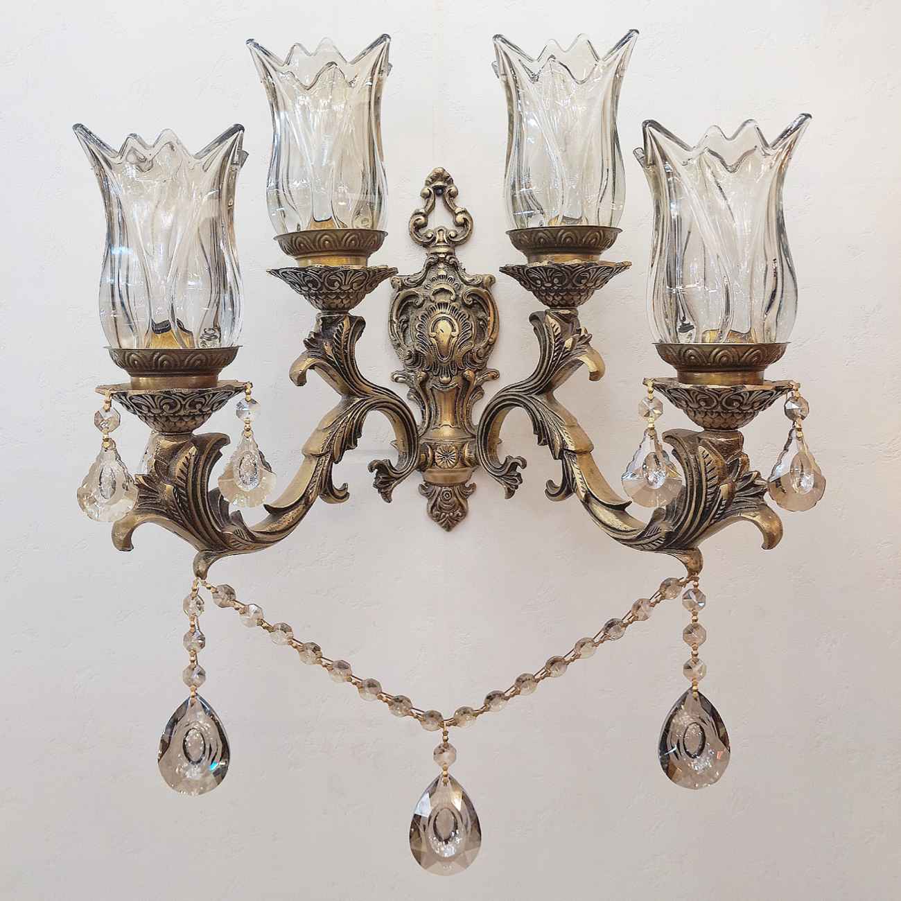 Elegante Wandleuchte aus Messing – Traditionelle Beleuchtung für Flure und Schlafzimmer