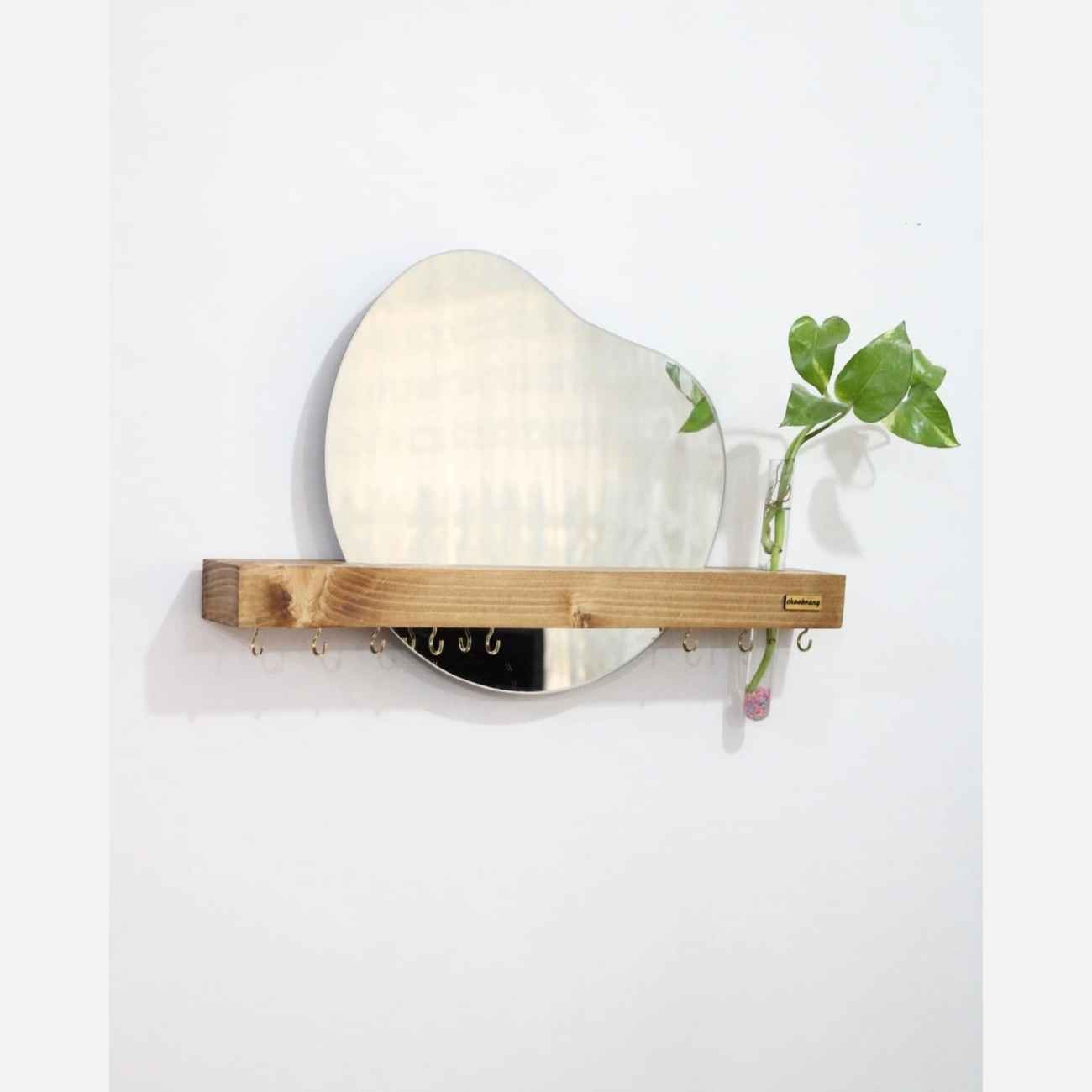 Geometrischer Spiegel-Schlüsselhänger – Holzbasierter Wandorganizer mit modernem Akzent