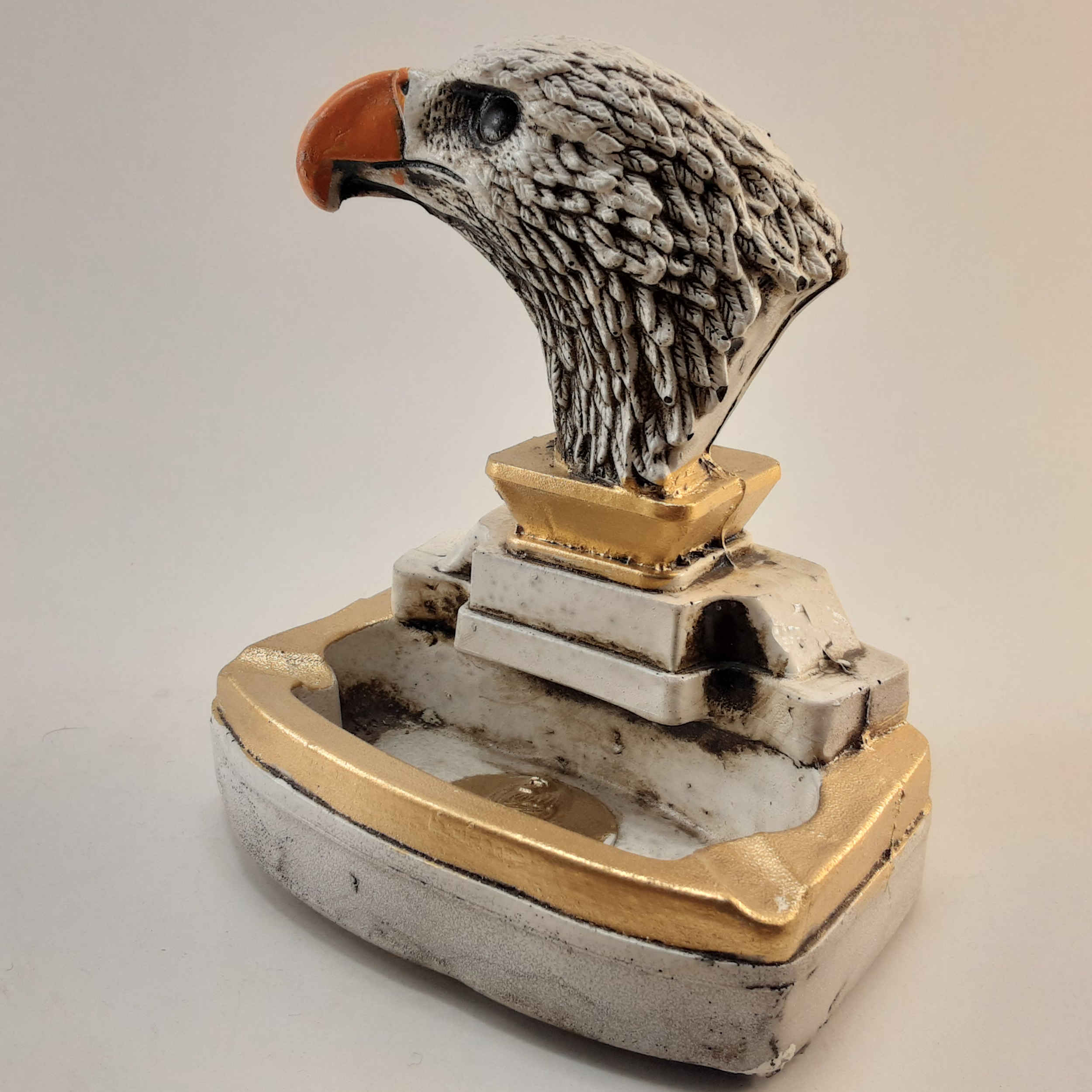 Origineller Aschenbecher – Perfektes Geschenk für Raucher und Freunde mit Adler-Motiv